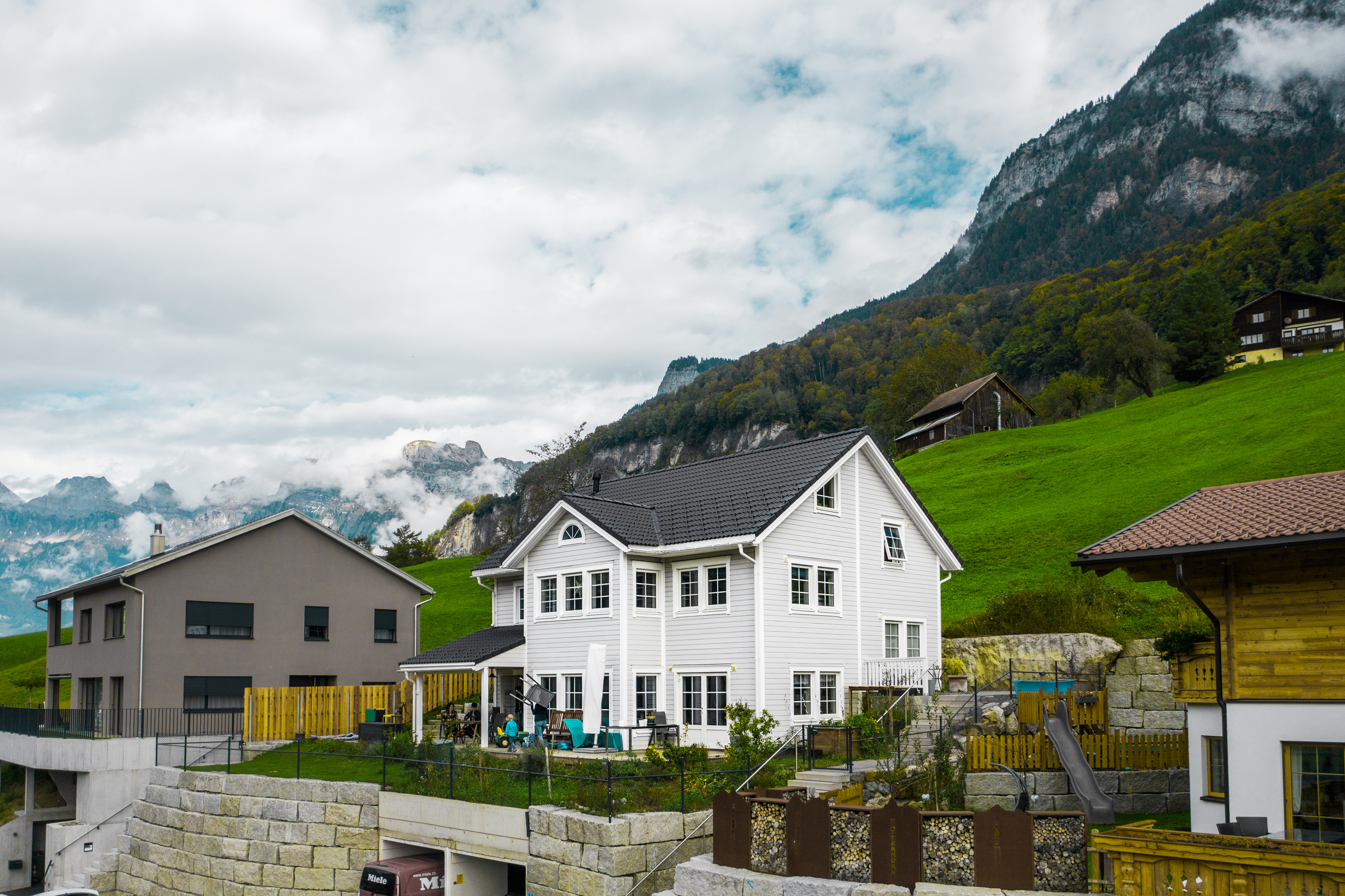 Schwedenhaus am Hang